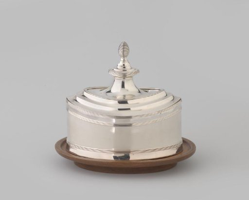 Tobacco pot on a saucer