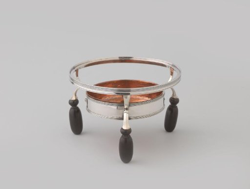 Table warmer, round, with lace edges