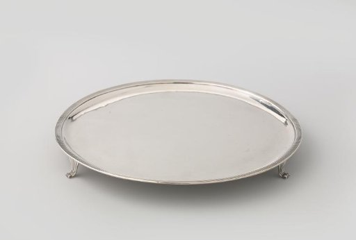 Presentation plate, round, with lace edge