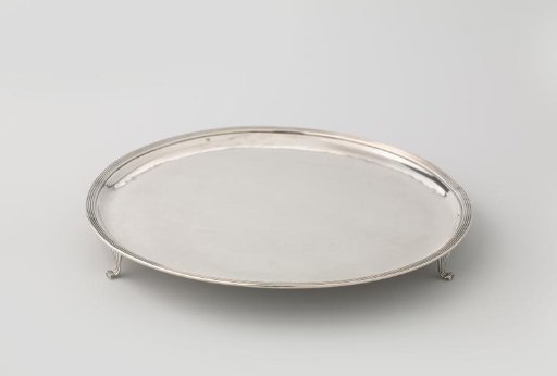 Presentation plate, round, with lace edge