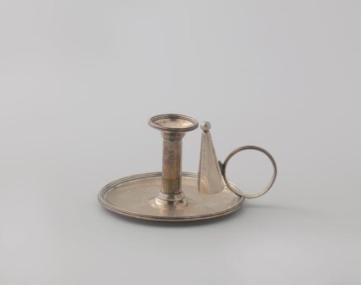 Silver sugar bowl with lid. The tall cylindrical body rests on a round, slightly arched leaf. The conical lid is attached to the handle with a hook and eye.