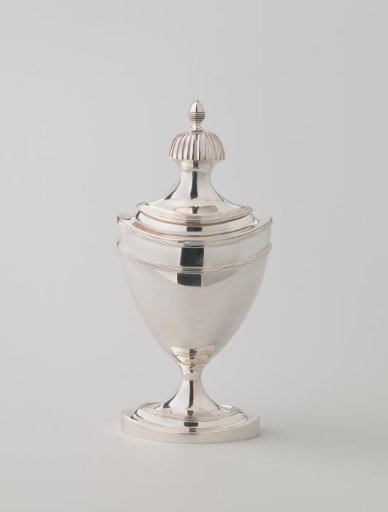 Sugar shaker, oval, with filigree edges