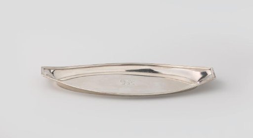 Bowl, boat-shaped, with fluted rim