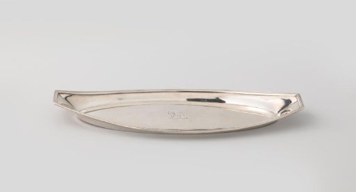 Bowl, boat-shaped, with fluted rim