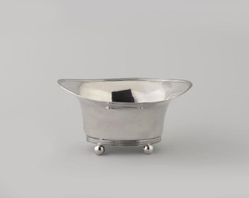 Pipe warmer, oval, with fluted edges