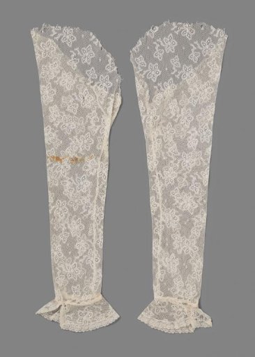 Under-sleeve of machine-made lace, lace in the Valenciennes style