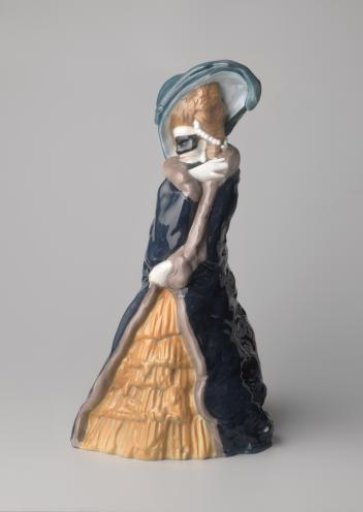 Figure in the shape of a woman with a hat