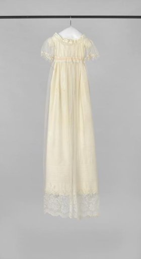 Baptismal dress of tulle with stuffing
