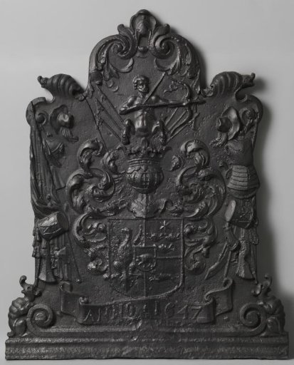 Fireplace plate with the family coat of arms of Joan Huydecoper