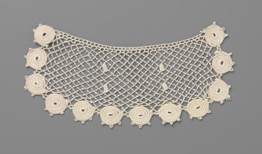 Cuff of crocheted lace with round spiral shells
