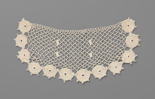Cuff of crocheted lace with round spiral shells
