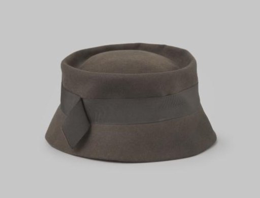 Hat of grey felt with grey grosgrain ribbon