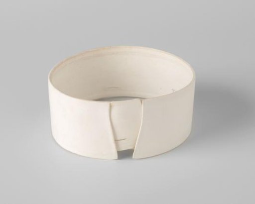 Linen collar, belonging to an amazon costume