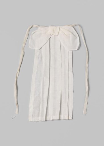 Batiste frill with three puffed pleats and a sewn-on bow