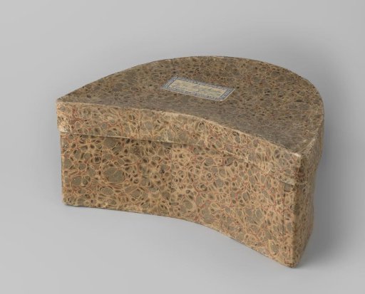 Half-moon-shaped hatbox of cardboard, covered with liver-colored marbled paper; intended for a bicorne