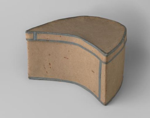 Half-moon-shaped light grey cardboard box with blue edging