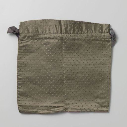 Frivolité bag, flat, square model in dark green satin with a scattered motif of pips and a black ribbon in a tunnel along the upper edge