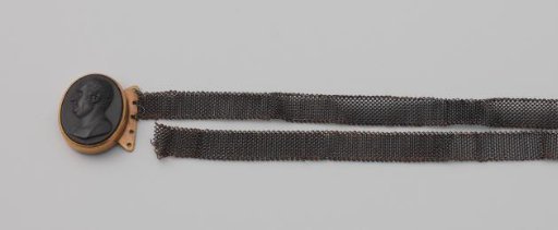 Bracelet of iron with cameo in gold clasp