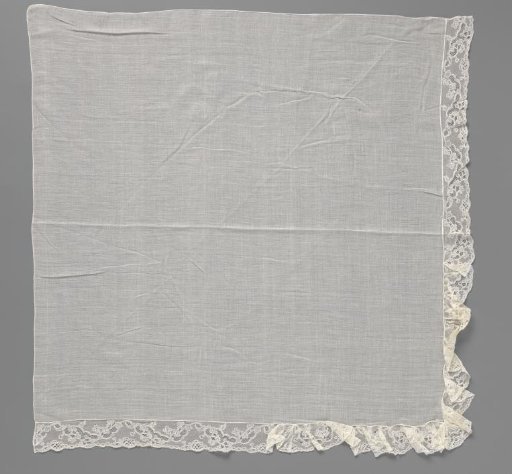 Fichu or so-called tipdoek with bobbin lace featuring openwork riverès