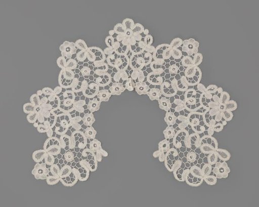 Duchesse Collar with Large Irregular Shells