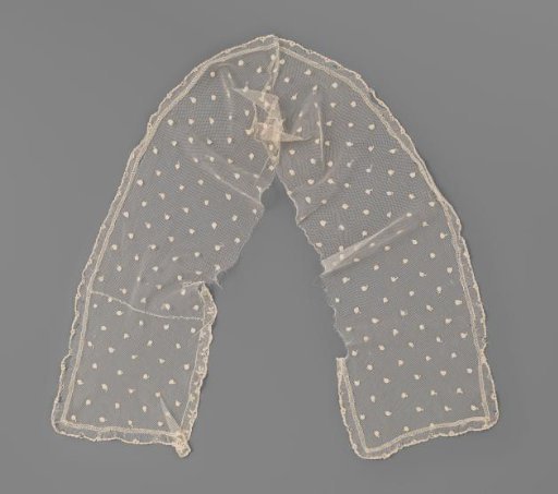Collar of machine-made tulle trimmed with a strip of needle lace