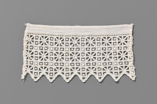 Cuff of machine-made lace with a square grid and needlepoint