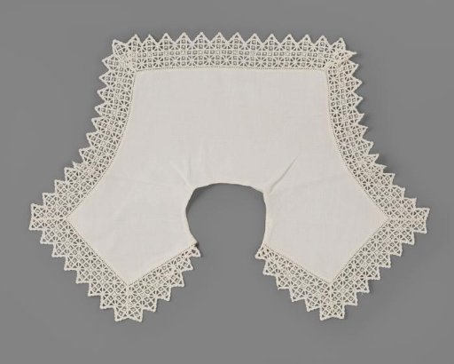 Collar of lace embroidery with spiders and pearls