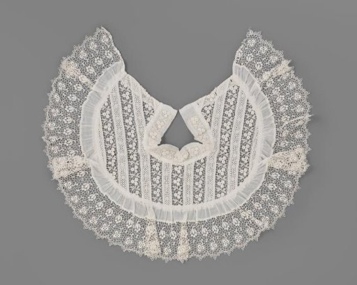 Collar (pelerine) of linen batiste and needle lace, high-necked model with standing collar