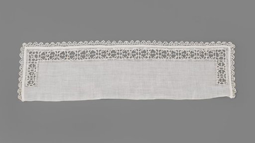Straight linen collar with reticella for a girl's dress