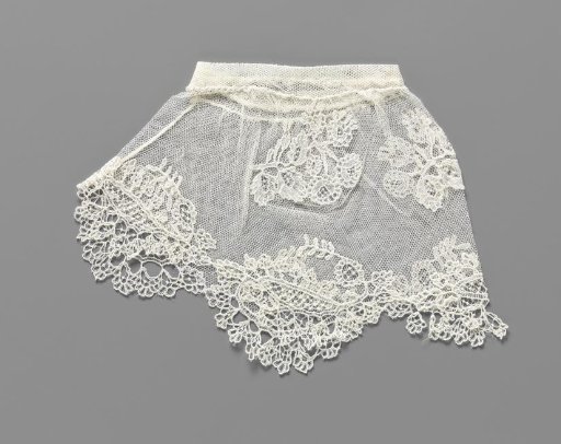 Cuff of applied lace with a radiating wreath of flowers around pointed ovals forming shells and two sprays of sprig roses