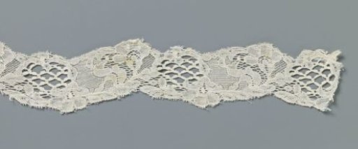 Insert of machine-made lace with zigzag pattern