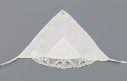 Tablecloth with a bobbin lace border by Helena van Slingelant-Slicher