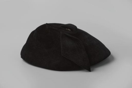 Hat with projecting, attached and refolded brim, with a loop on the crown set with three rhinestones