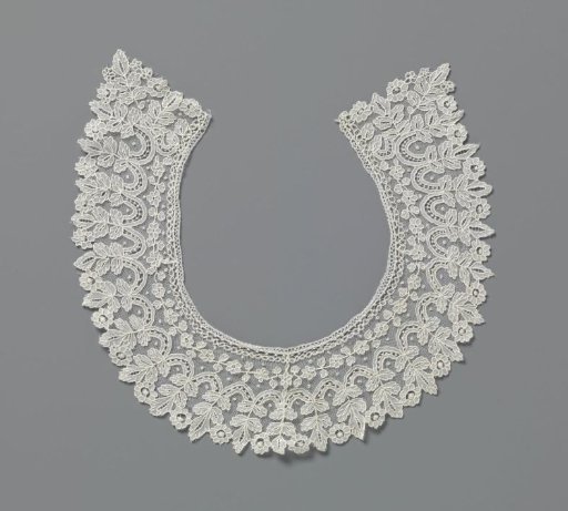 Collar of Needle Lace with Bows and Rosette Flowers