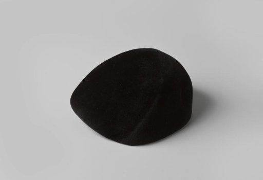 Hat of black velvet felt