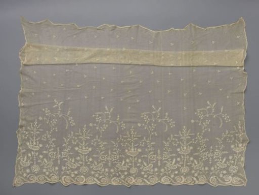 Apron of lace embroidery on tulle with medallions for a Zaan costume