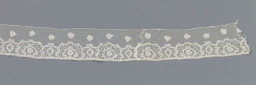 Strip of bobbin lace with linked shield-shaped cartouches