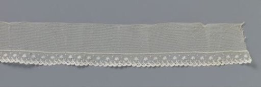 Strip of machine-made tulle with a strip of bobbin lace with rosettes