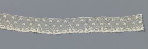 Strip of bobbin lace with two rows of inverted V-shaped motifs