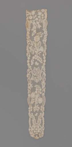 Neck ruff (barbe) of Brussels bobbin lace decorated with, among other things, a fly and a butterfly