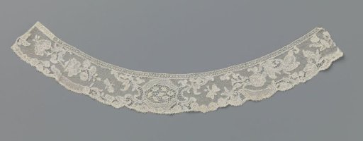 Strip of bobbin lace with insect on either side of an octagonal cartouche