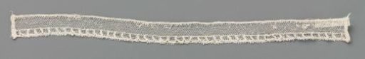 Strip of bobbin lace with winding thread along the underside