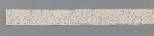 Strip of bobbin lace with peony rose between two smaller peony roses