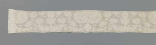 Strip of bobbin lace with a symmetrical composition of oval cartouches and peonies