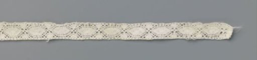 Insert of bobbin lace with a central line of pointed ovals