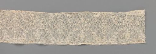 Strip of bobbin lace with diamond-shaped fields and candelabra motifs