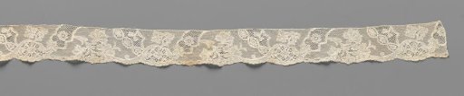 Strip of bobbin lace with a V-shaped composition and carnations