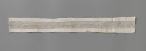 Insert of Bobbin Lace with Carnation and Circular Feathered Leaf