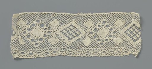 Strip of bobbin lace with a central band of linked diamonds