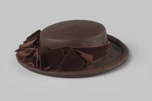 Hat of brown straw, with brown velvet ribbon bows